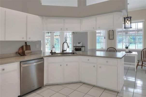 Dining room, Interior, Kitchen, Pendant Lights, Stainless Steel Appliances