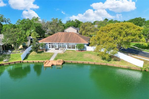 Exterior, Lake