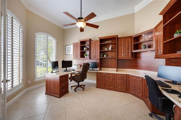Home Office, Interior