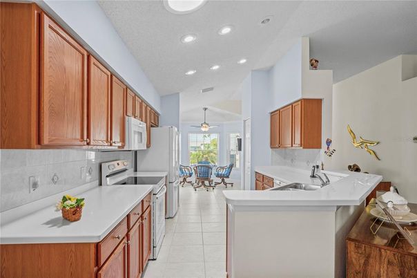 Dining room, Interior, Kitchen, Recessed Lighting