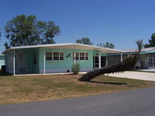 Exterior, Facade, Ranch