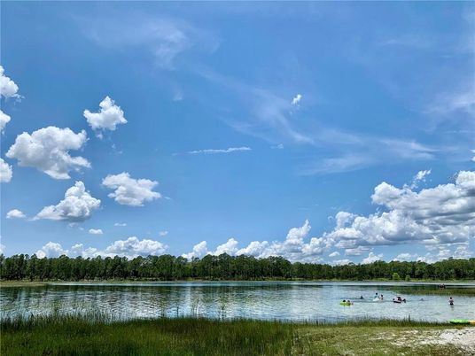 Exterior, Lake