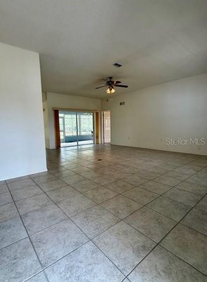 Empty room, Interior