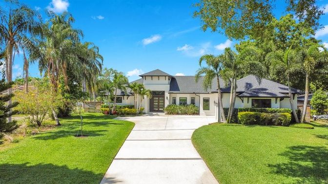 Backyard, Exterior, Facade, Ranch
