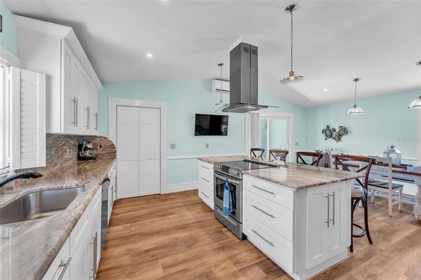 Dining room, Interior, Kitchen, Pendant Lights, Recessed Lighting, Wood Texture Flooring