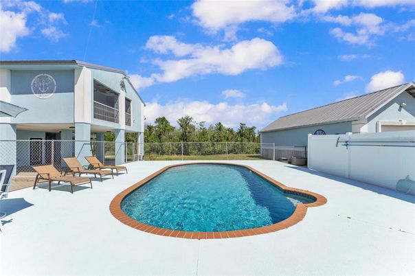 Exterior, Pool