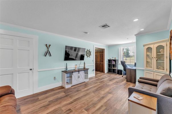 Interior, Recessed Lighting, Wood Texture Flooring