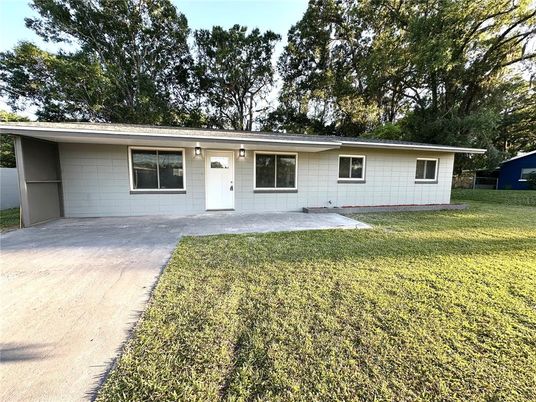 Backyard, Exterior, Facade, Ranch