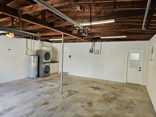 Garage, Interior, Washer, Wooden Beams