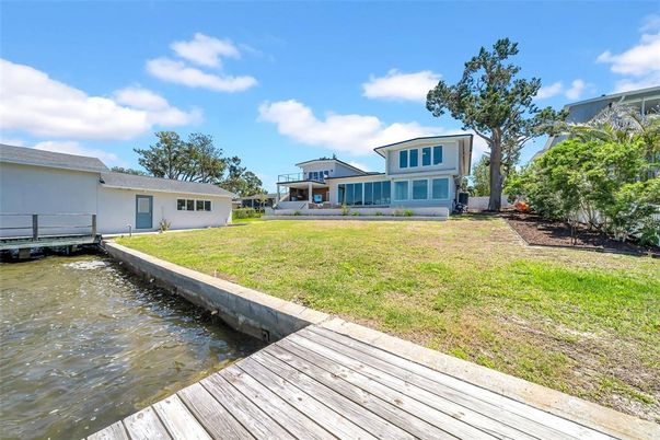 Exterior, Lake