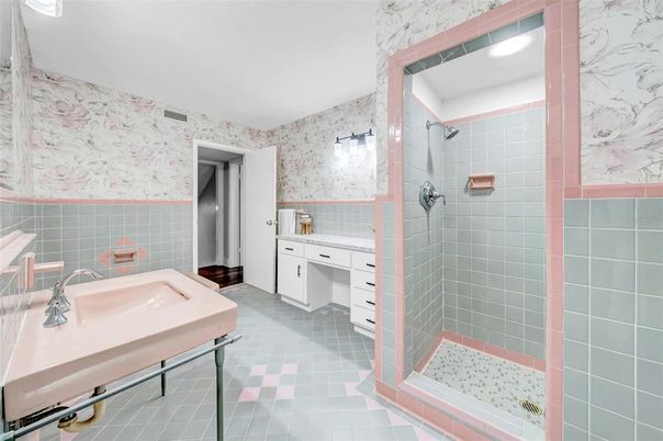 Bathroom, Interior, Recessed Lighting