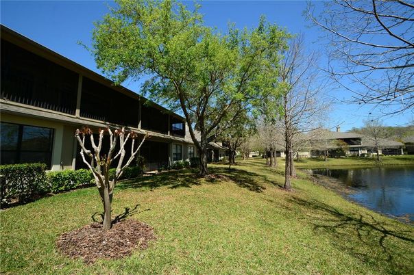 Exterior, Lake