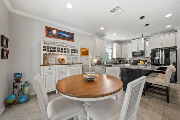 Dining room, Interior, Kitchen, Pendant Lights, Recessed Lighting, Stainless Steel Appliances