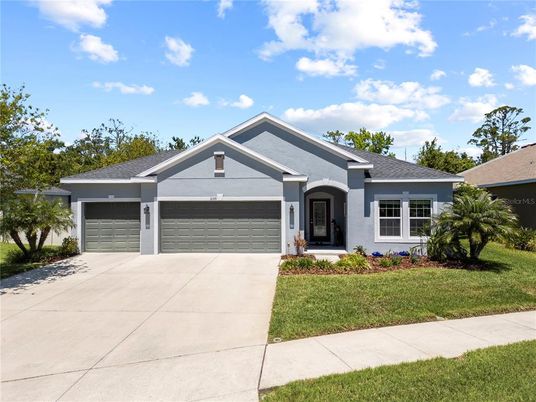 Attached, Exterior, Facade, Ranch