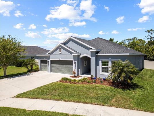 Attached, Exterior, Facade, Ranch