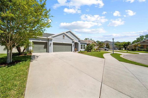 Attached, Exterior, Facade, Ranch