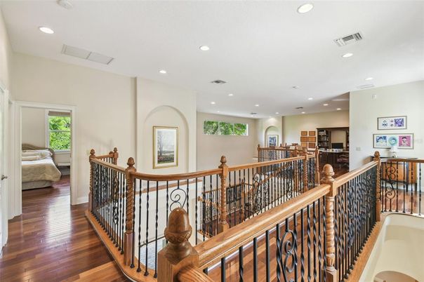 Interior, Recessed Lighting, Wood Texture Flooring