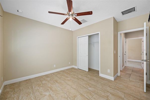 Empty room, Interior