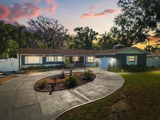 Backyard, Exterior, Facade, Ranch