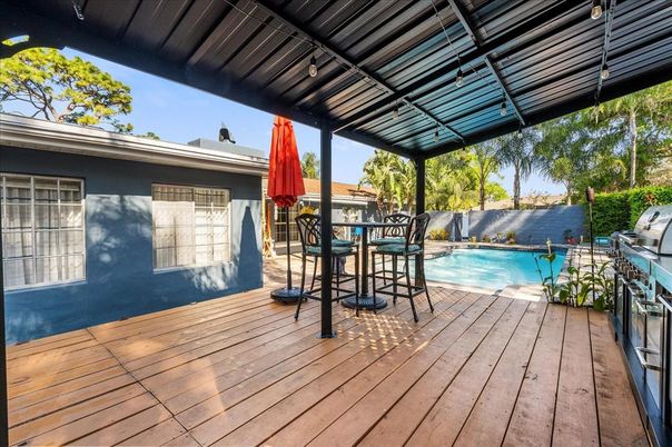 Exterior, Pool