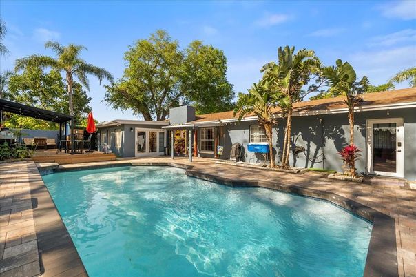 Exterior, Pool