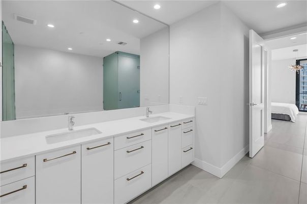 Bathroom, Dual Sink Vanities, Interior, Recessed Lighting