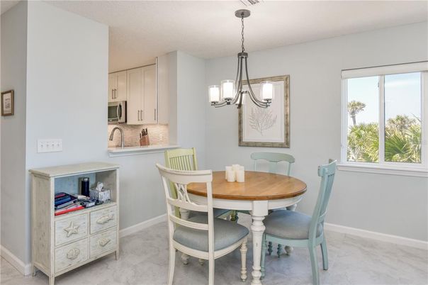 Dining room, Interior, Kitchen, Marble, Pendant Lights