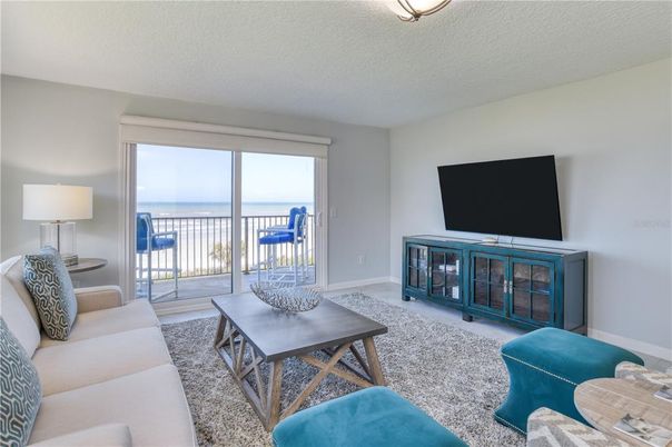 Interior, Living room, Water