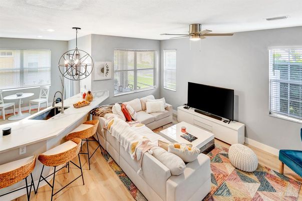 Chandelier, Dining room, Interior, Living room, Pendant Lights, Wood Texture Flooring