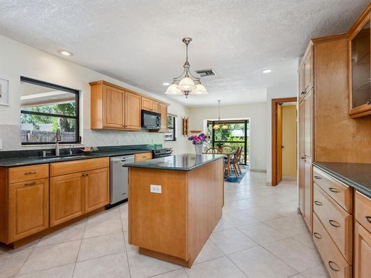 Dining room, Interior, Kitchen, Pendant Lights, Recessed Lighting, Stainless Steel Appliances