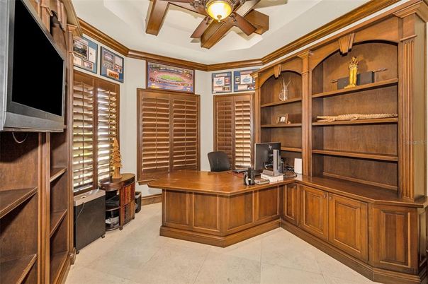 Home Office, Interior