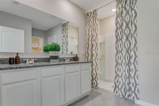 Bathroom, Dual Sink Vanities, Interior, Recessed Lighting