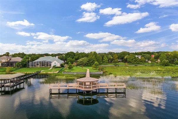 Exterior, Lake