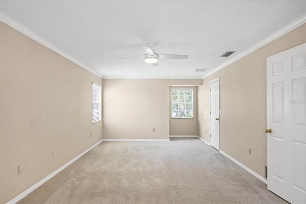 Empty room, Interior