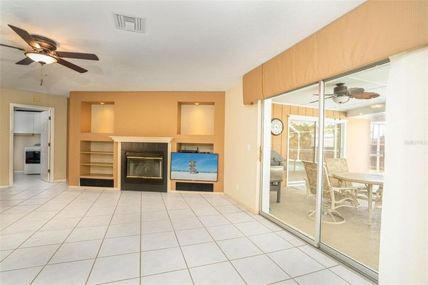 Dining room, Fireplace, Interior
