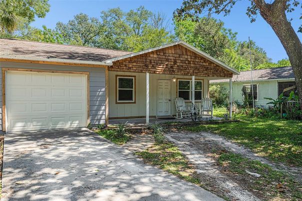 Attached, Exterior, Facade, Ranch