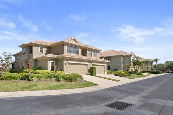 Attached, Exterior, Facade, Mediterranean