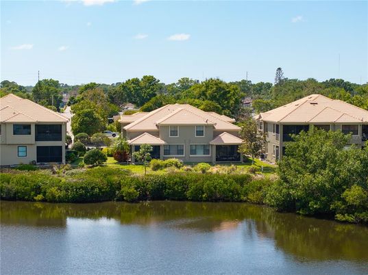 Exterior, Lake