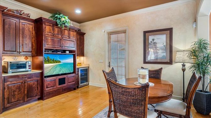 Dining room, Interior, Kitchen, Recessed Lighting, Wood Texture Flooring
