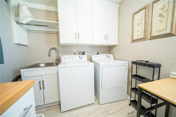 Interior, Washer, Wood Texture Flooring