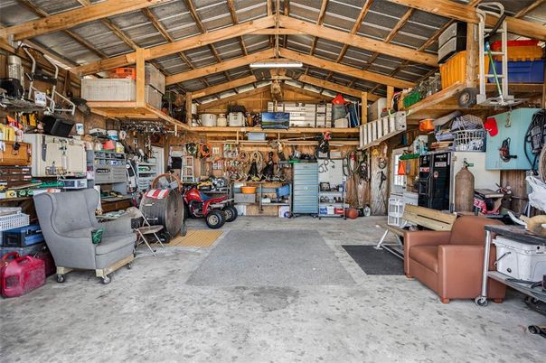Garage, Interior, Wooden Beams