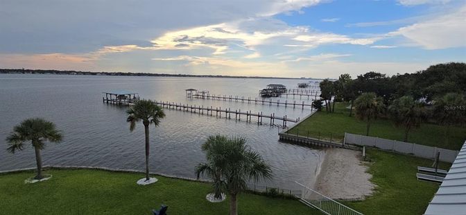 Exterior, Lake