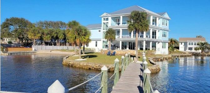 Exterior, Lake