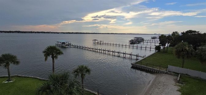 Exterior, Lake