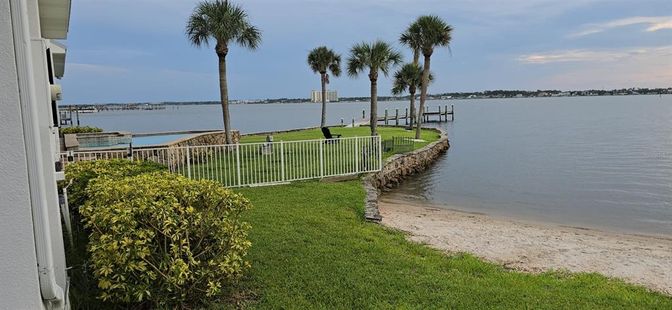 Exterior, Lake