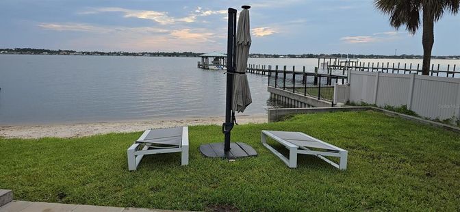 Exterior, Lake
