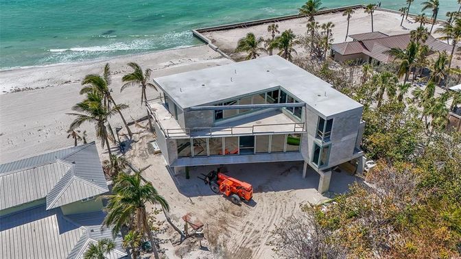 Exterior, Drone