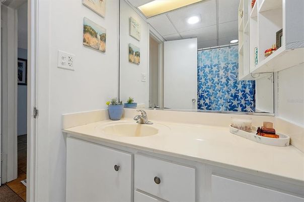Bathroom, Interior, Recessed Lighting