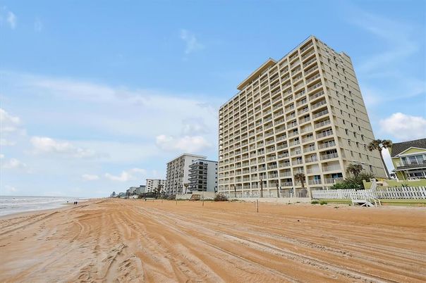 Exterior, Facade, Highrise