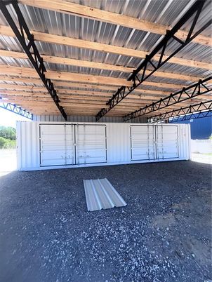 Garage, Interior, Wooden Beams